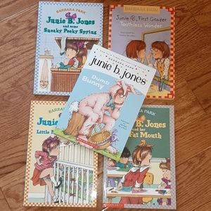 ❤ 🛍 4/$20-  5 Junie B. Jones books